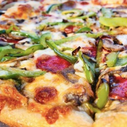 Where's your favorite nearby spot to pick up a pizza? 🍕 You can't go wrong with a pie from The Pizza Man of Hooksett!
.
.
.
📷: @pav10v 📍 The Pizza Man of Hooksett
#thepizzaman #nhpizza #newhampshireeats #hooksettnh Instagram post from @livewelluniversityheights on March 16, 2022 16:56:19pm